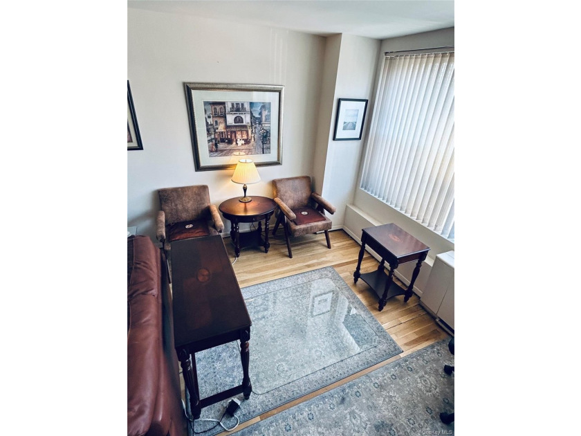 Deeded 1 Car Parking Included! Very Sunny and Spacious Corner - photo 7