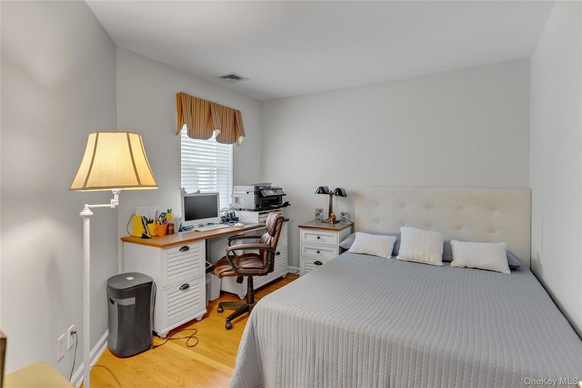 Welcome to this beautifully maintained, energy-efficient - photo 15