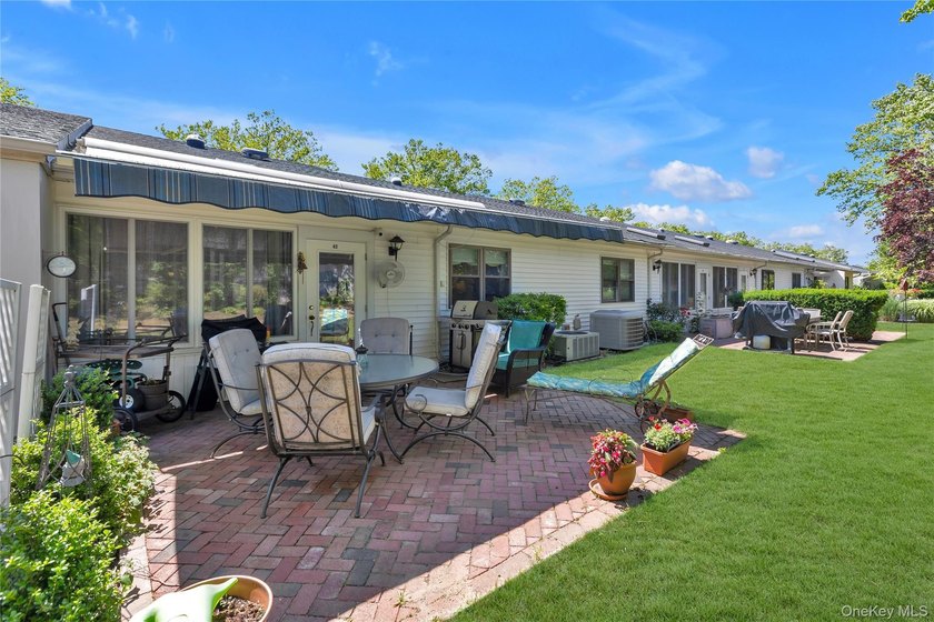 Welcome to this beautifully maintained, energy-efficient - photo 17