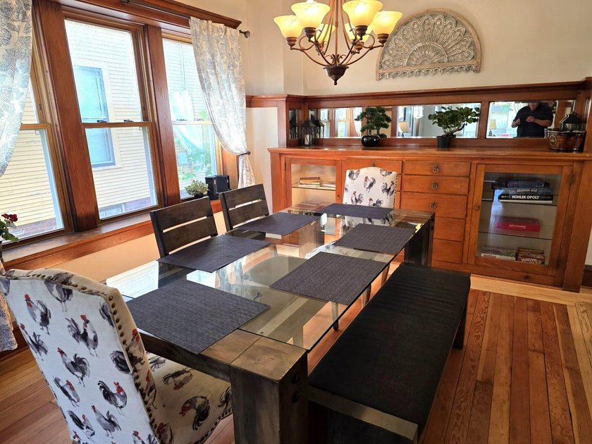 Large update 4 bedroom, 1.5 bath home. 2 blocks from lake - photo 4