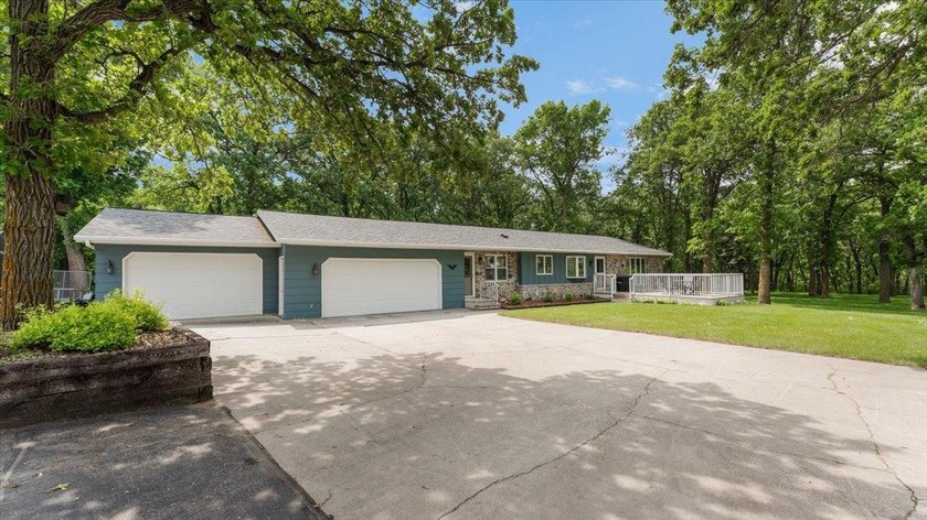 Welcome to this spacious 4-bedroom, 3-bath rambler just minutes - photo 5