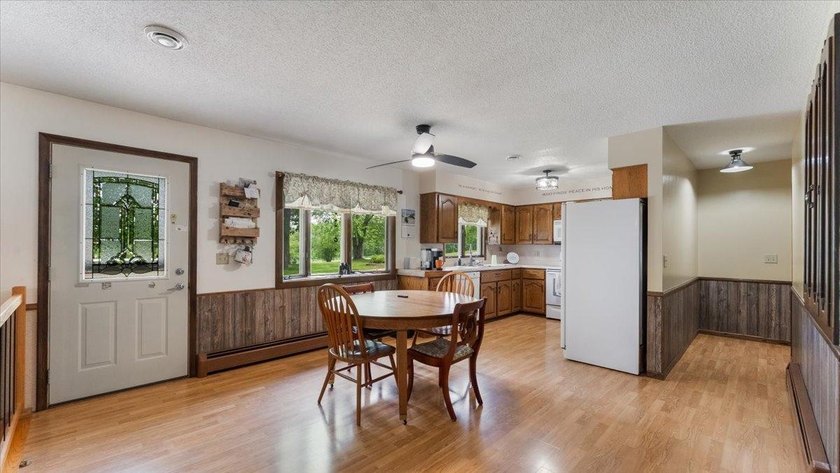 Welcome to this spacious 4-bedroom, 3-bath rambler just minutes - photo 6