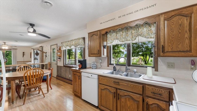 Welcome to this spacious 4-bedroom, 3-bath rambler just minutes - photo 10
