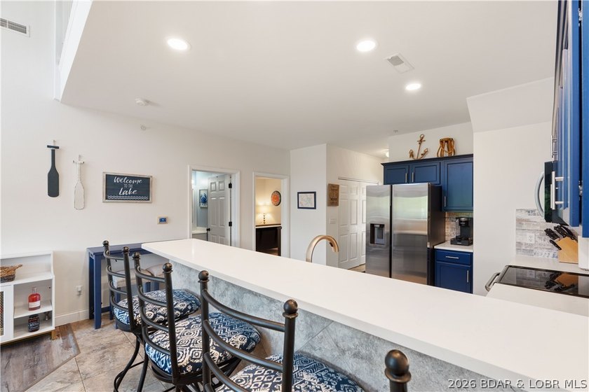 This is the kind of lake condo people wait for-top-floor views - photo 12
