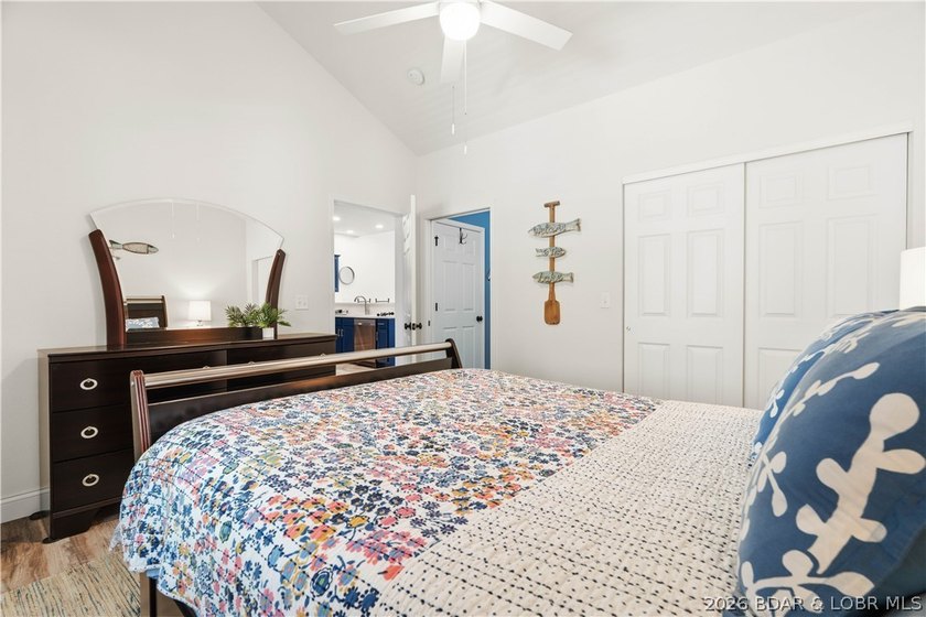 This is the kind of lake condo people wait for-top-floor views - photo 18
