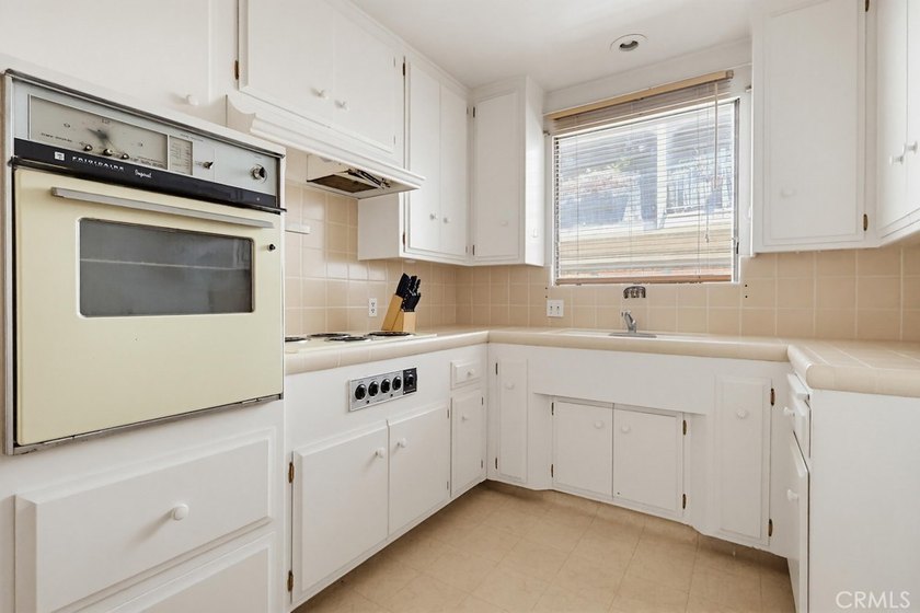 Don't miss this cute 1 bedroom, 1 bath condo, 3 blocks from the - photo 24
