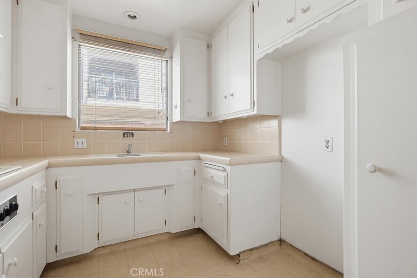 Don't miss this cute 1 bedroom, 1 bath condo, 3 blocks from the - photo 25