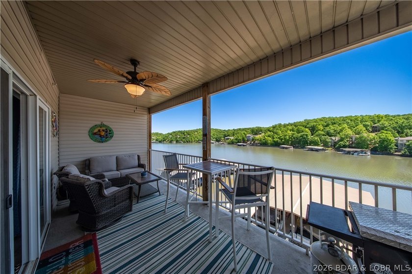 This is the kind of lake condo people wait for-top-floor views - photo 26