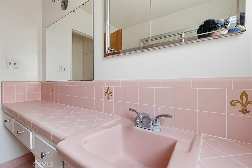 Don't miss this cute 1 bedroom, 1 bath condo, 3 blocks from the - photo 32