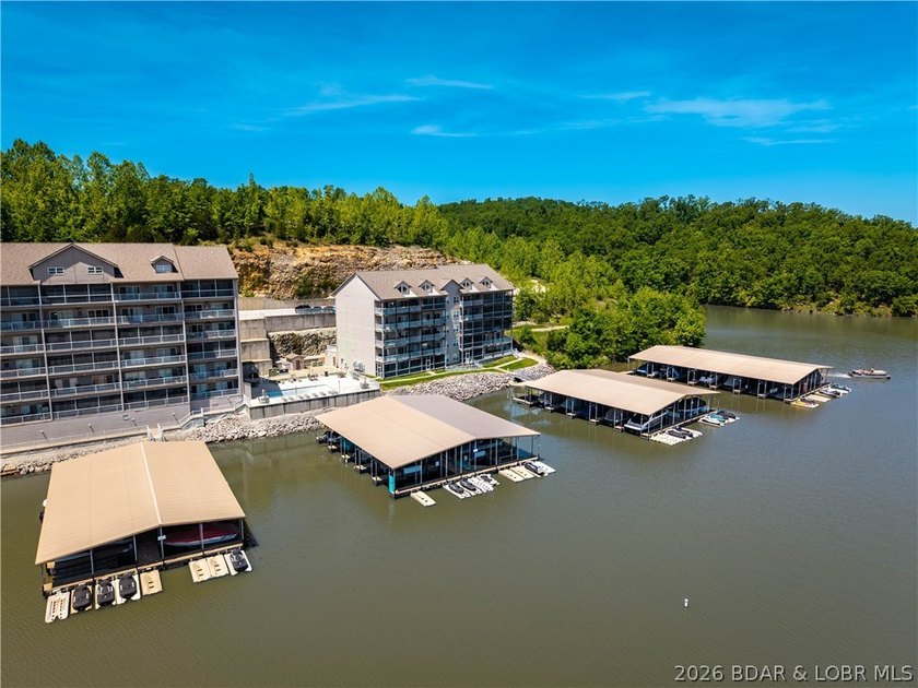 This is the kind of lake condo people wait for-top-floor views - photo 43