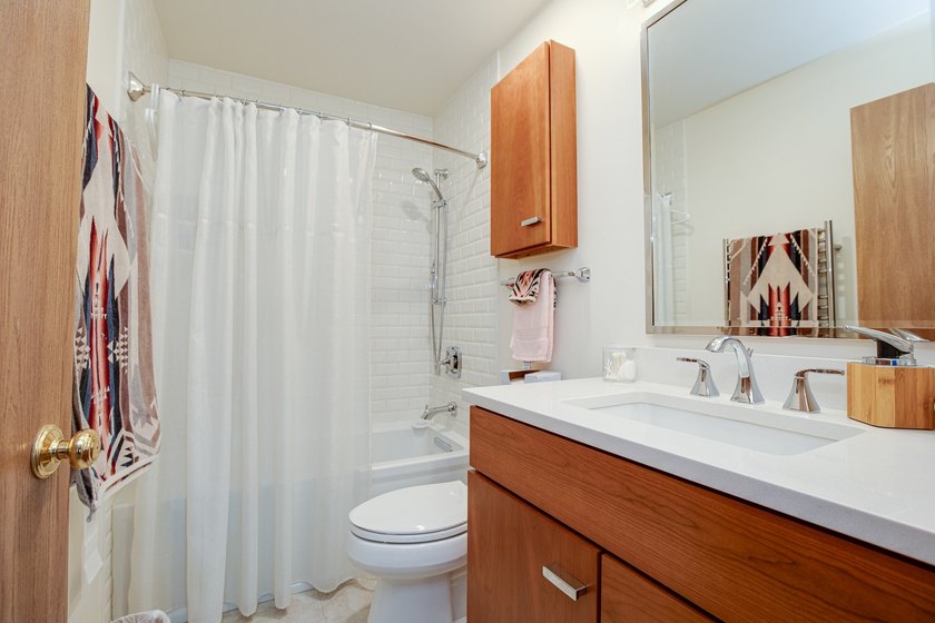 Beautifully updated and move-in ready condo in the desirable - photo 11