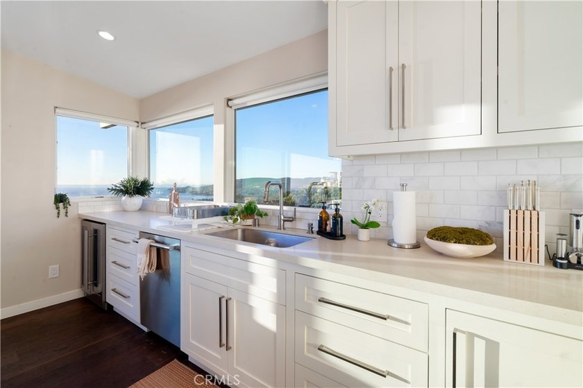 Fully Furnished Rental with Breathtaking Panoramic Coastline and - photo 15