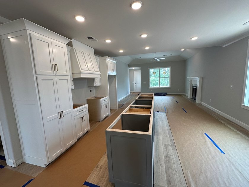 Popular Douglas B plan with 3 main level beds &amp; 2 full baths! - photo 16
