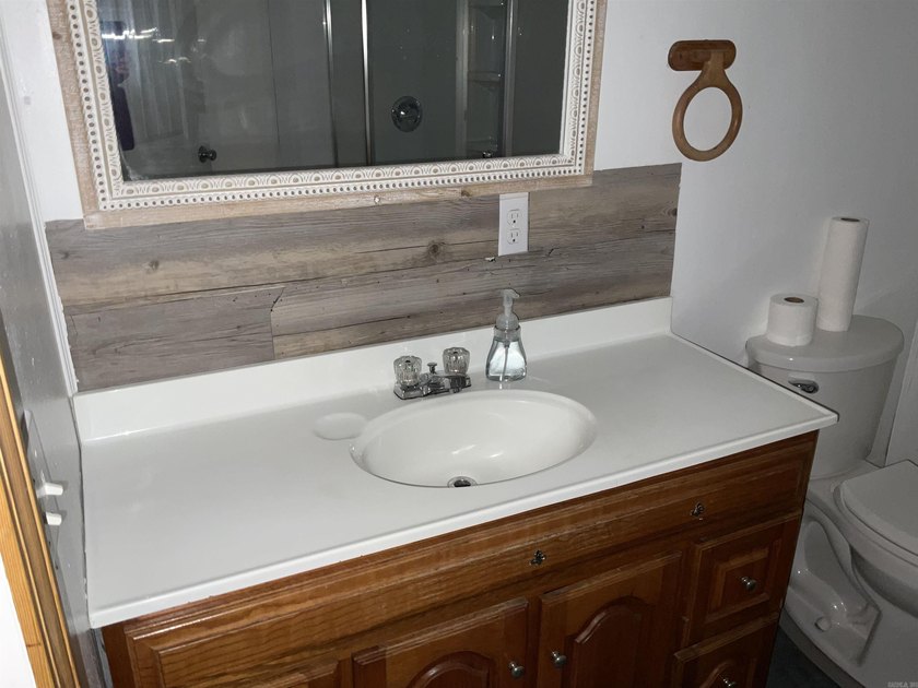 MOTIVATED SELLER !!!! Corner Lot Super cute home with a metal - photo 18