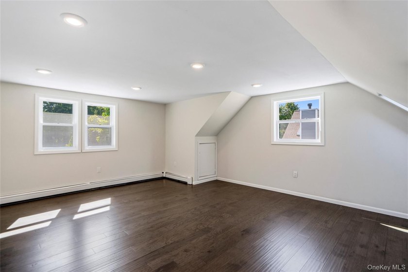 Welcome to this beautifully renovated 4-bedroom, 2-bath Cape - photo 20