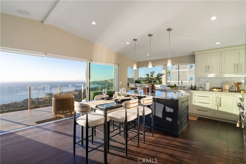 Fully Furnished Rental with Breathtaking Panoramic Coastline and - photo 20