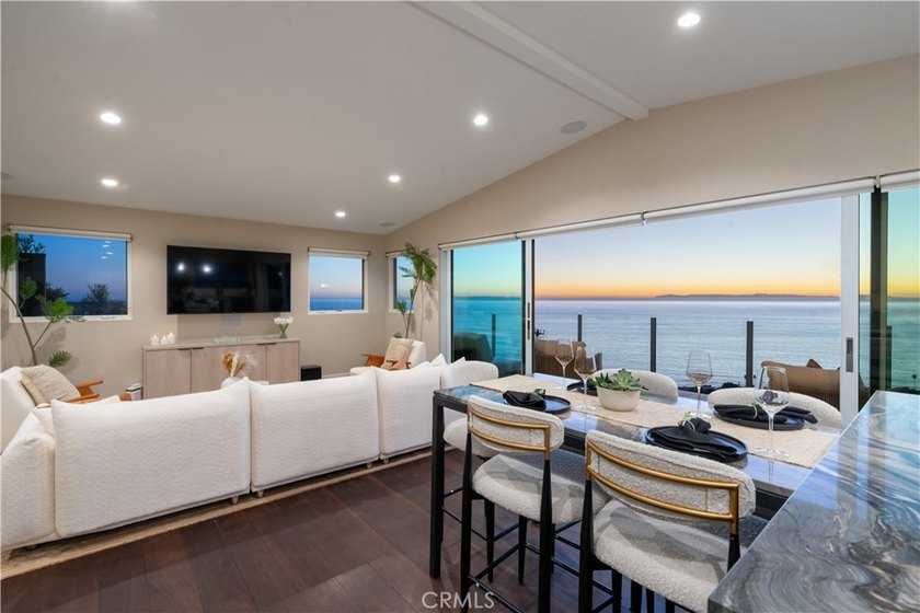 Fully Furnished Rental with Breathtaking Panoramic Coastline and - photo 21