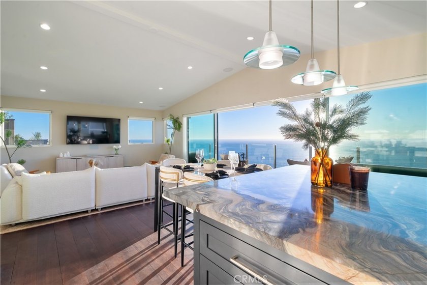 Fully Furnished Rental with Breathtaking Panoramic Coastline and - photo 22