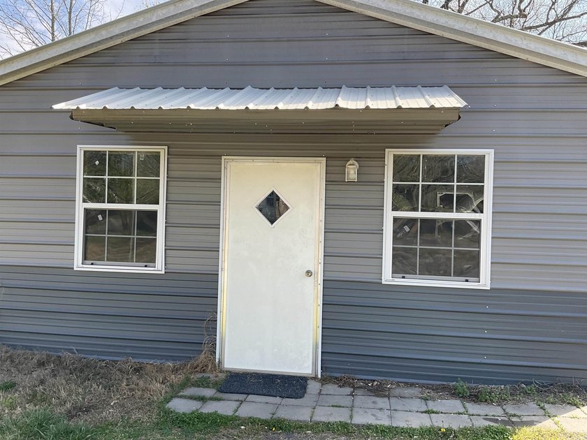 MOTIVATED SELLER !!!! Corner Lot Super cute home with a metal - photo 23