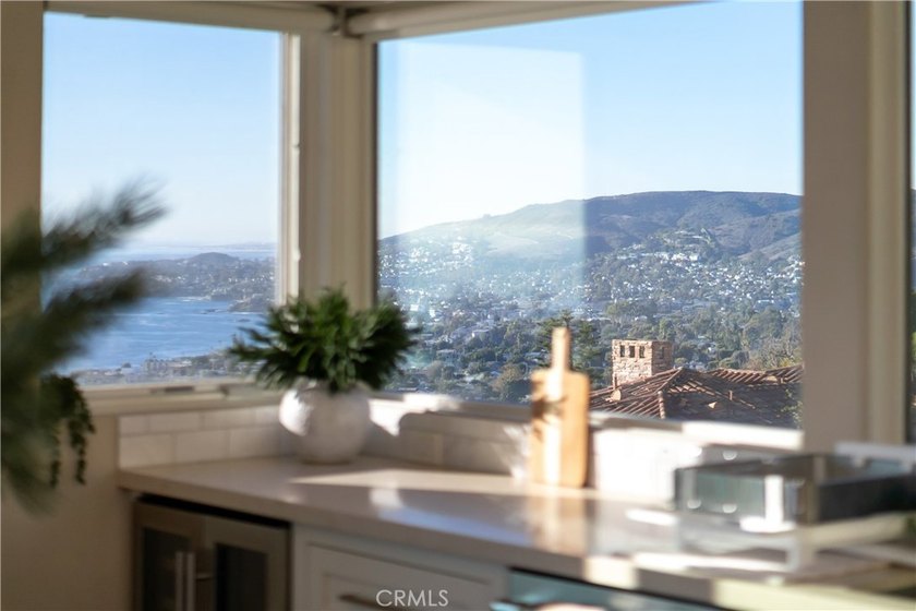 Fully Furnished Rental with Breathtaking Panoramic Coastline and - photo 23