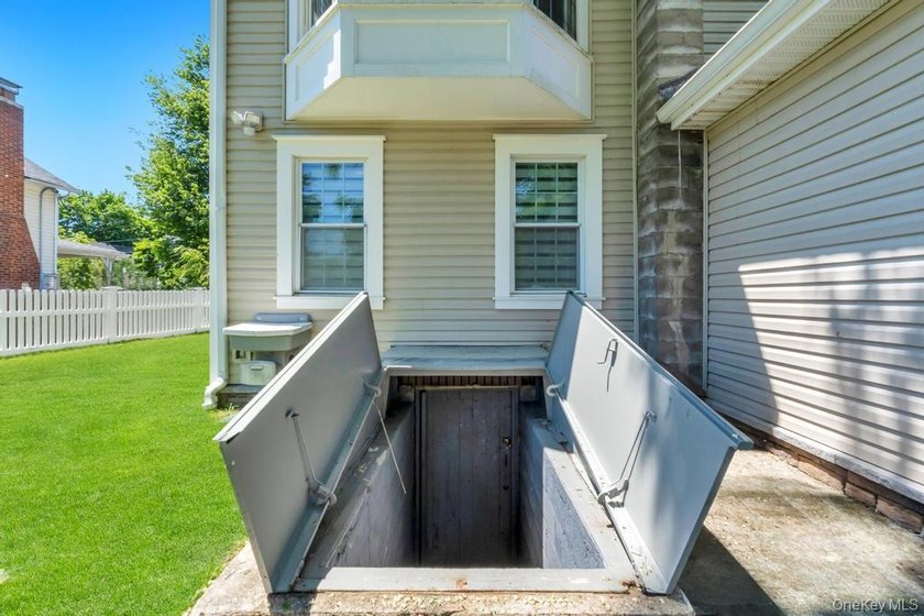 Welcome Home To This Breathtaking 1890 Colonial In The Heart Of - photo 32