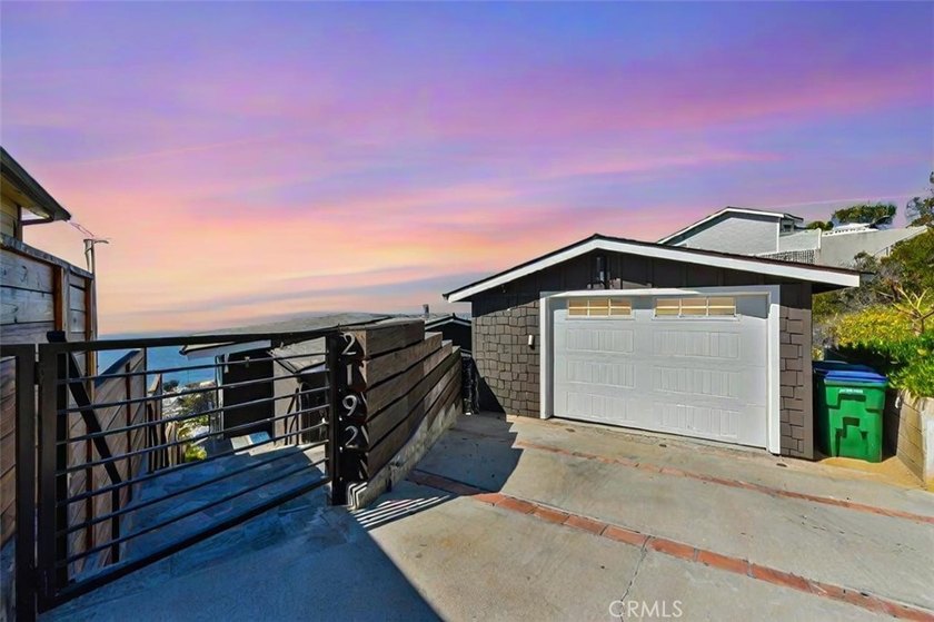 Fully Furnished Rental with Breathtaking Panoramic Coastline and - photo 50