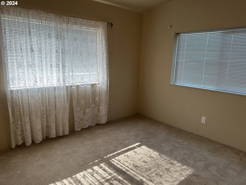 Beautiful open concept three bedroom home with an office that - photo 12