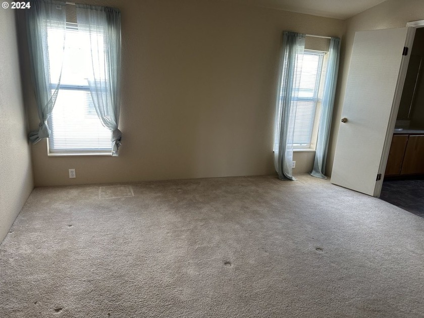 Beautiful open concept three bedroom home with an office that - photo 13
