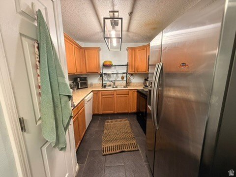 Welcome to this beautifully maintained 3-bedroom, 2-bathroom - photo 4
