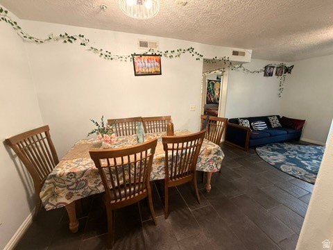 Welcome to this beautifully maintained 3-bedroom, 2-bathroom - photo 5
