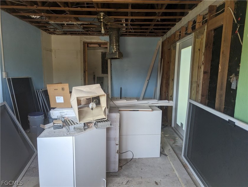 ***CASH ONLY*** Handyman Special, Home is being offered AS-IS - photo 12