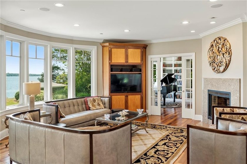 Perched on a private 2-acre waterfront lot in sought-after Plum - photo 14
