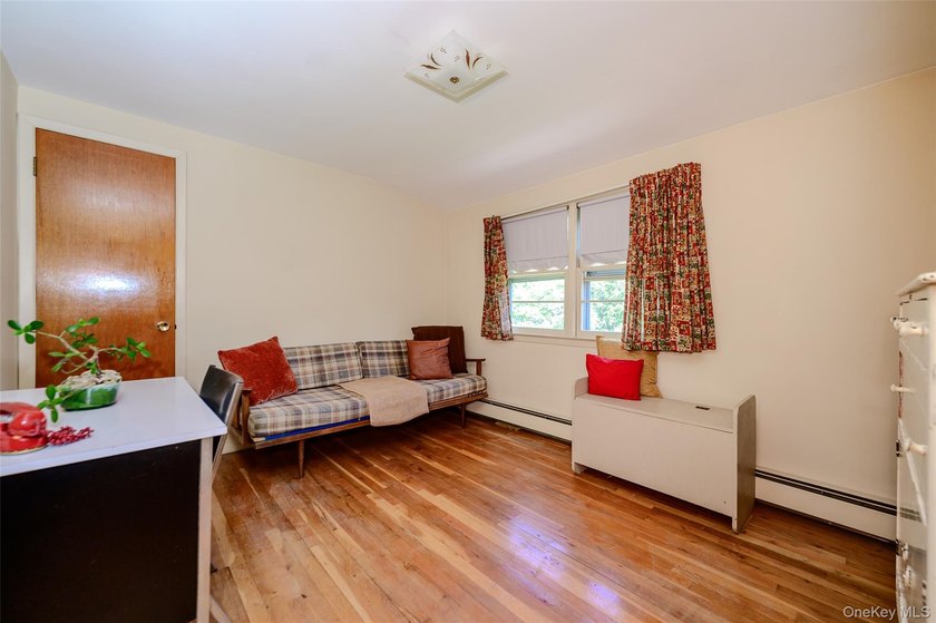Meticulously maintained by the owner, this classic Cape - photo 19