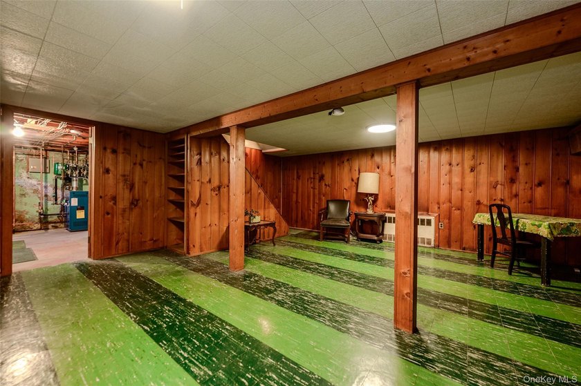 Meticulously maintained by the owner, this classic Cape - photo 21