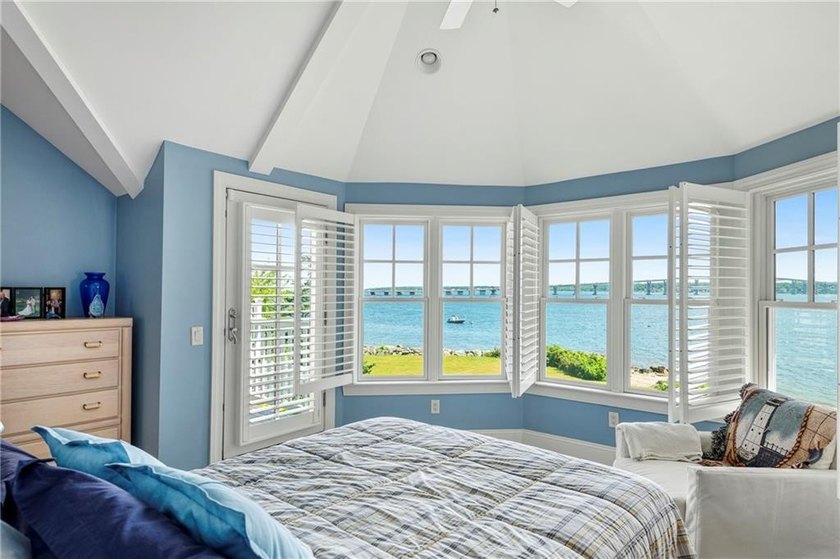 Perched on a private 2-acre waterfront lot in sought-after Plum - photo 25