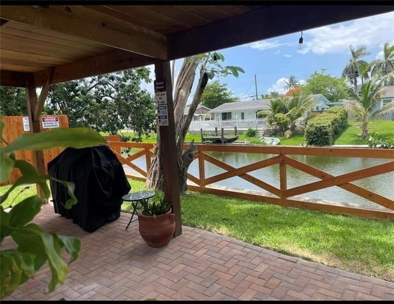 Welcome to Paradise. This beautiful waterfront home has an - photo 27