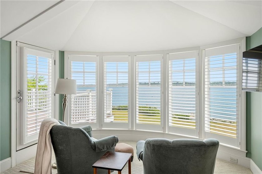 Perched on a private 2-acre waterfront lot in sought-after Plum - photo 28