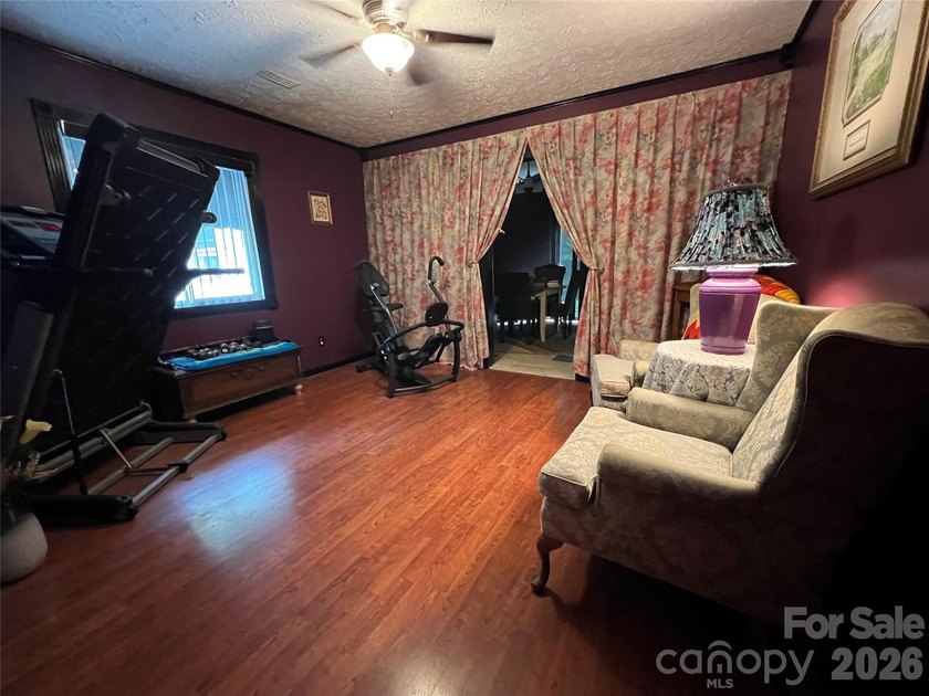 Looking for a big home with lots of space and storage? Here it - photo 29