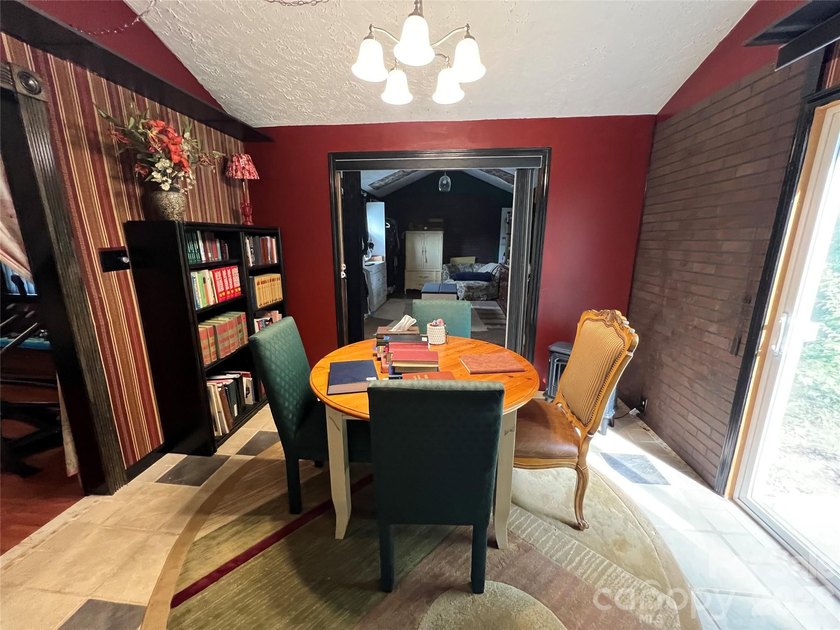Looking for a big home with lots of space and storage? Here it - photo 30