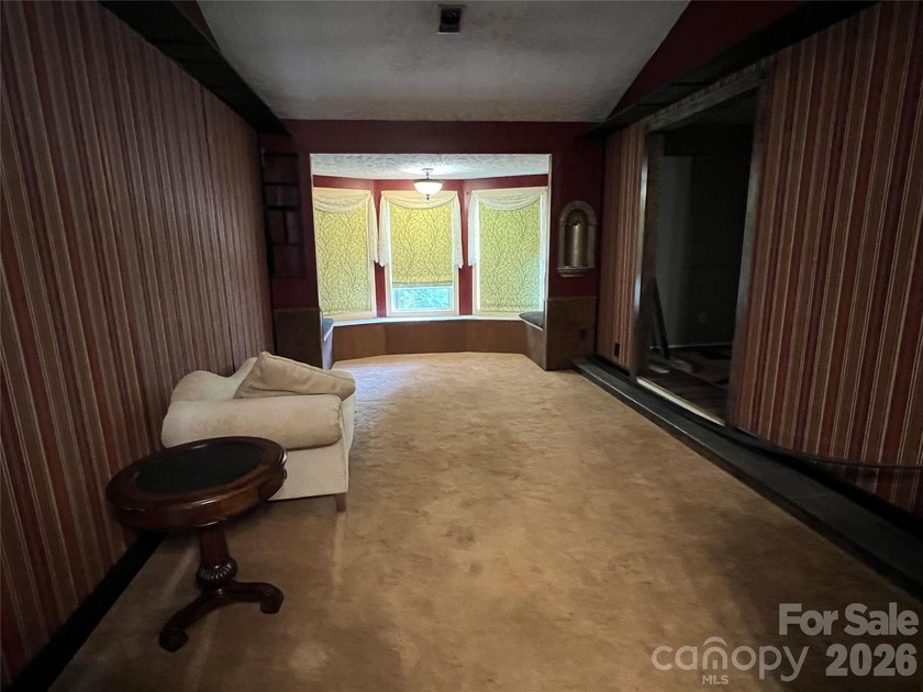 Looking for a big home with lots of space and storage? Here it - photo 32