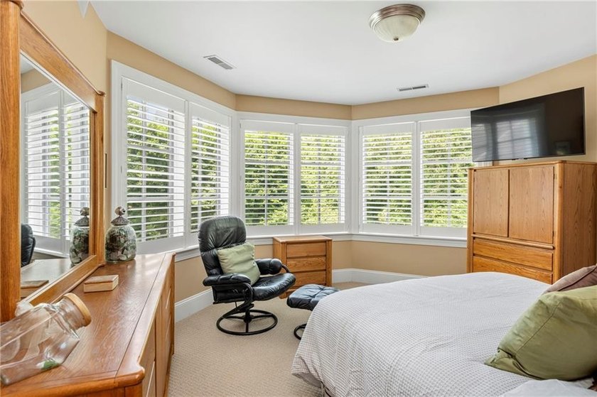 Perched on a private 2-acre waterfront lot in sought-after Plum - photo 34