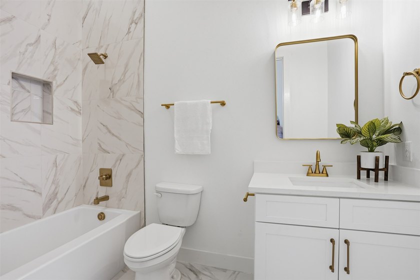 Discover the perfect blend of modern design, flexible living - photo 6