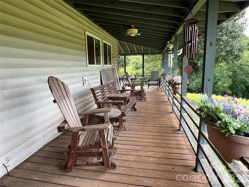 Looking for a big home with lots of space and storage? Here it - photo 45