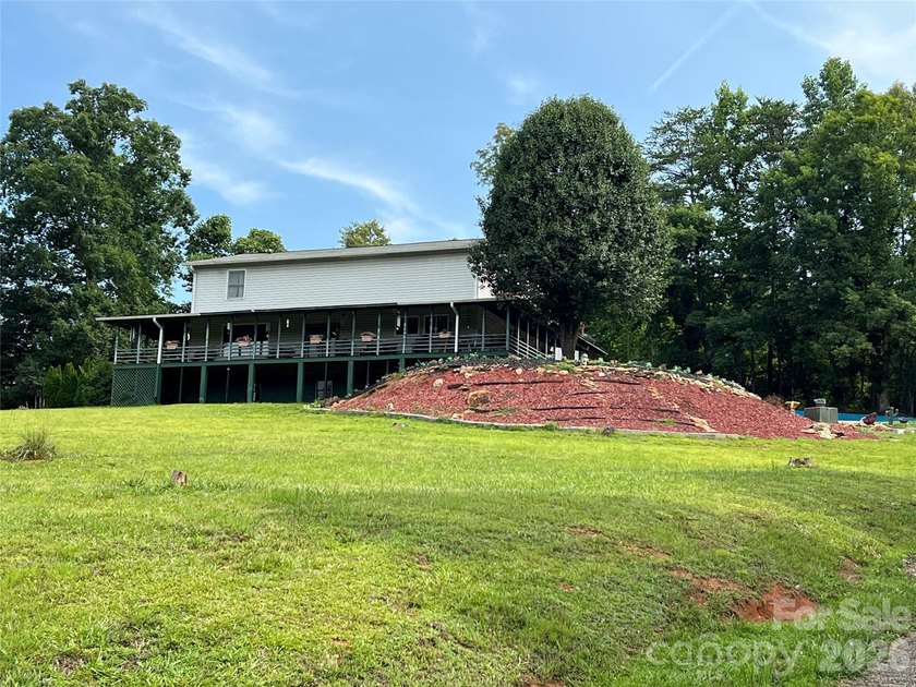 Looking for a big home with lots of space and storage? Here it - photo 48
