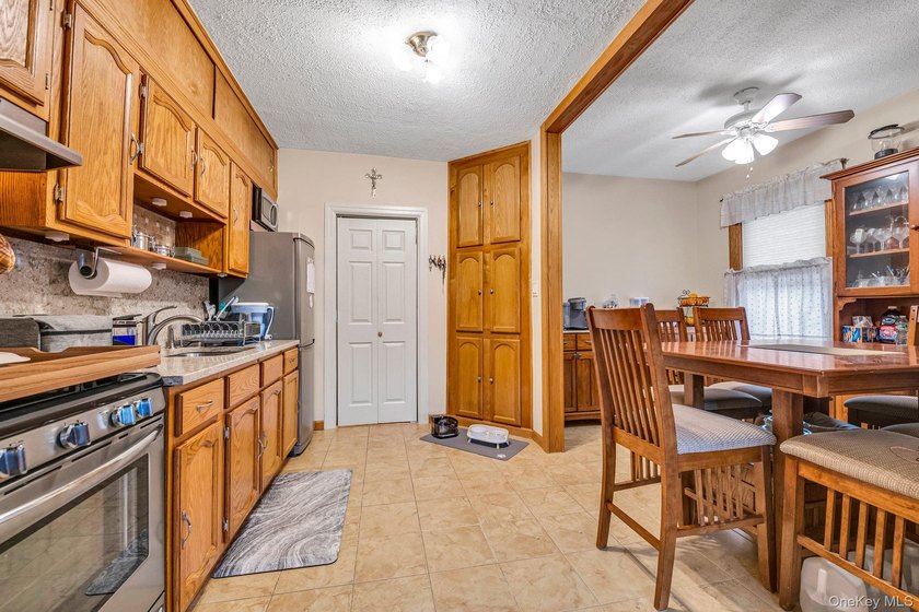 Brick detached 2-family home featuring a spacious 5-room - photo 5