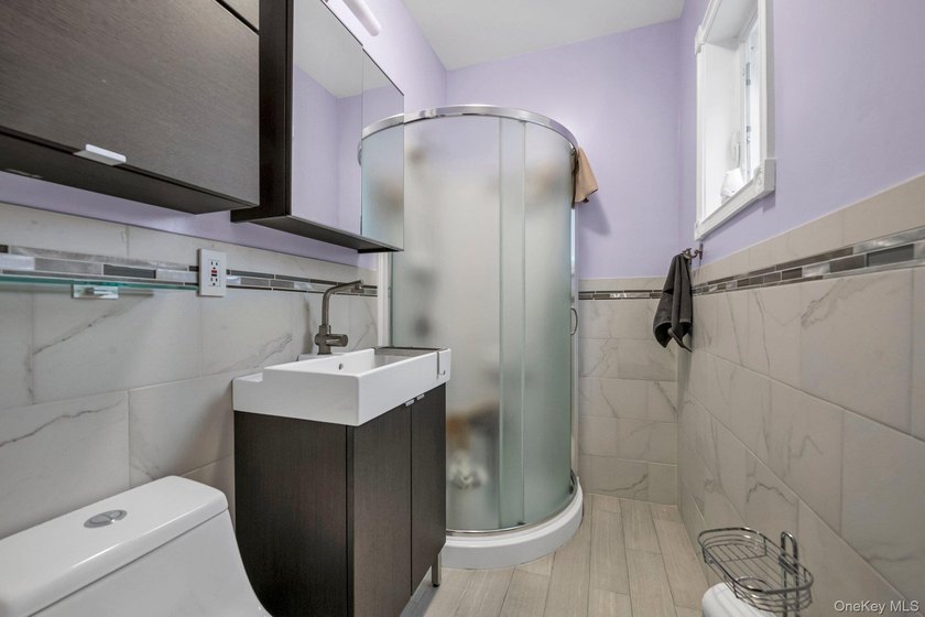 Brick detached 2-family home featuring a spacious 5-room - photo 8