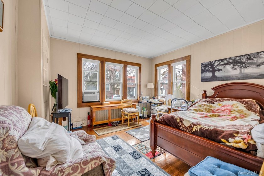 Brick detached 2-family home featuring a spacious 5-room - photo 9