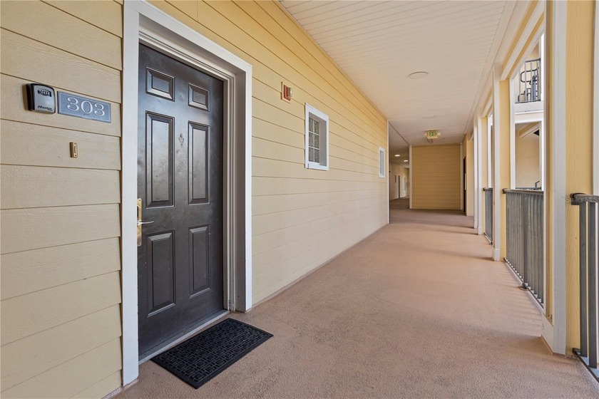 Under contract-accepting backup offers. Welcome to this - photo 2