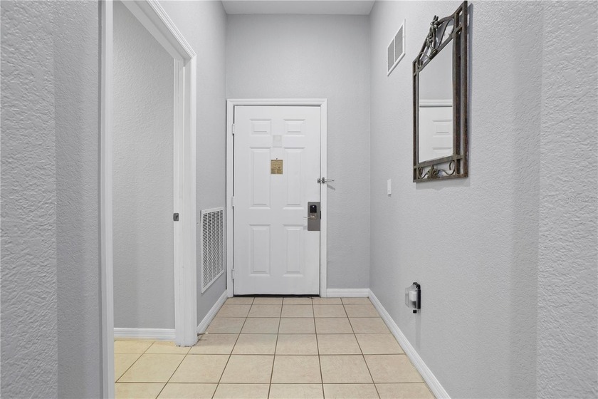 Under contract-accepting backup offers. Welcome to this - photo 4