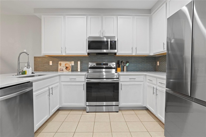 Under contract-accepting backup offers. Welcome to this - photo 5